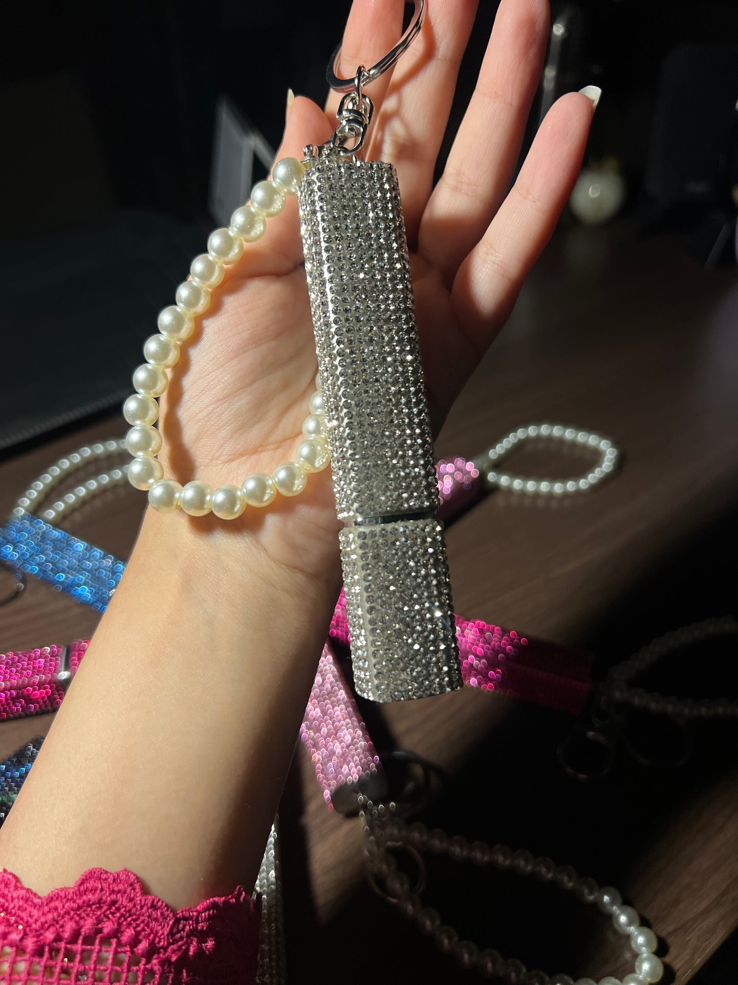 MiniMist Refillable
10 ml Perfume Refill Bottle Keychain With Rhinestone Pearl Decor,Keychain Charm