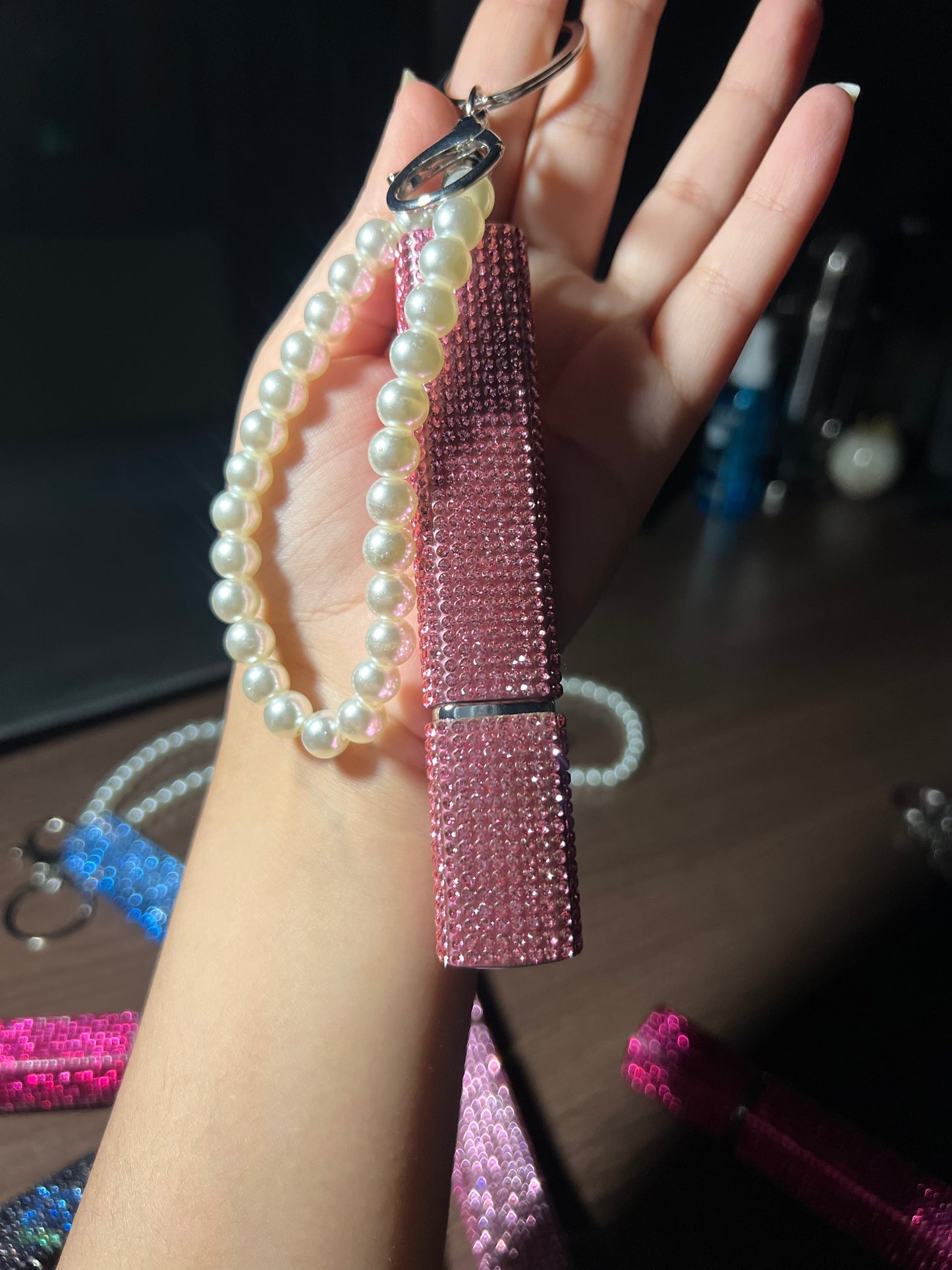 MiniMist Refillable
10 ml Perfume Refill Bottle Keychain With Rhinestone Pearl Decor,Keychain Charm