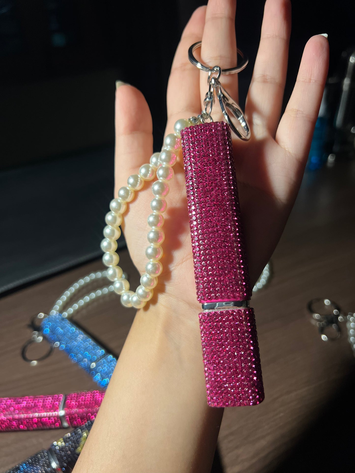 MiniMist Refillable
10 ml Perfume Refill Bottle Keychain With Rhinestone Pearl Decor,Keychain Charm