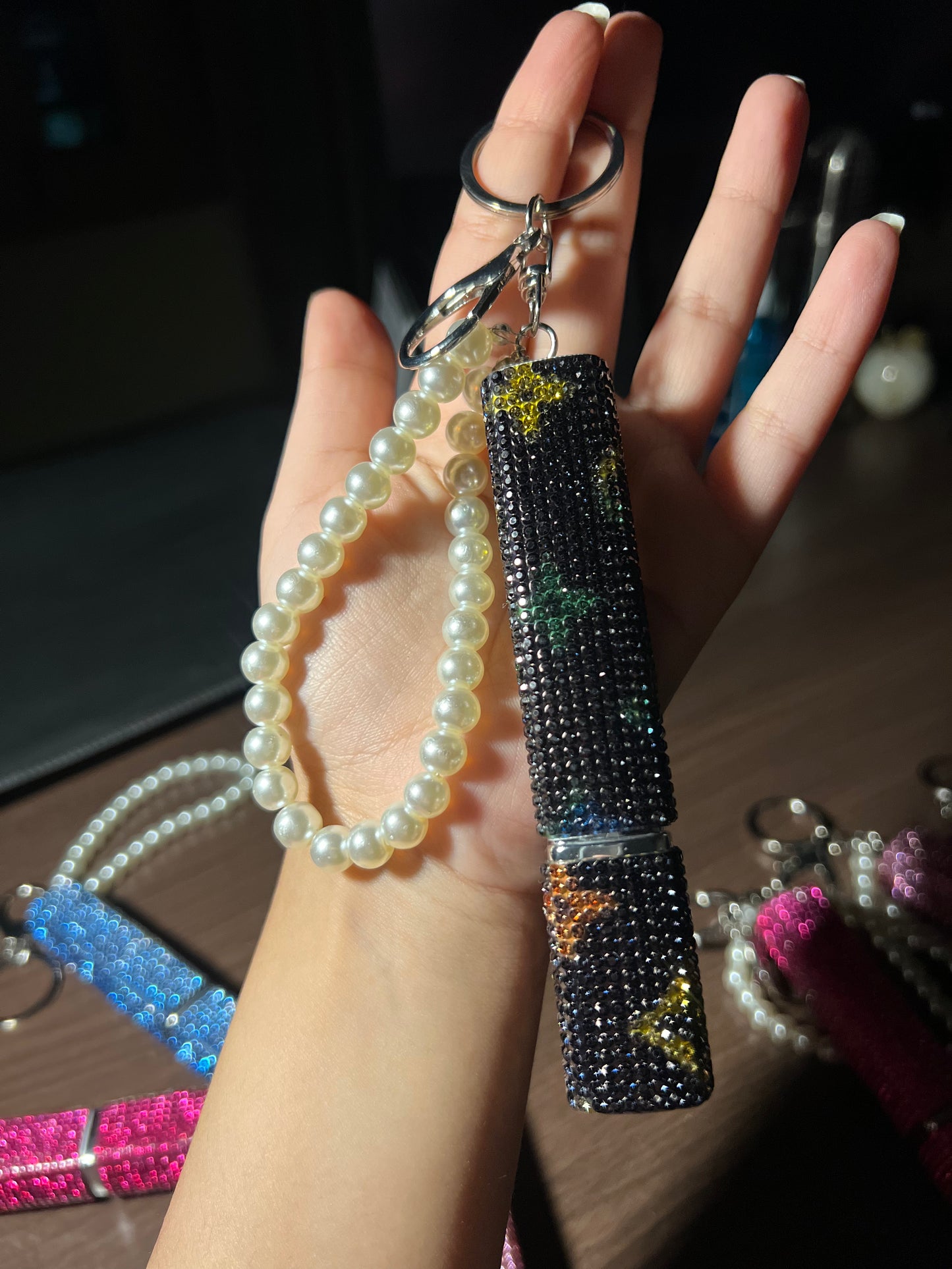 MiniMist Refillable
10 ml Perfume Refill Bottle Keychain With Rhinestone Pearl Decor,Keychain Charm